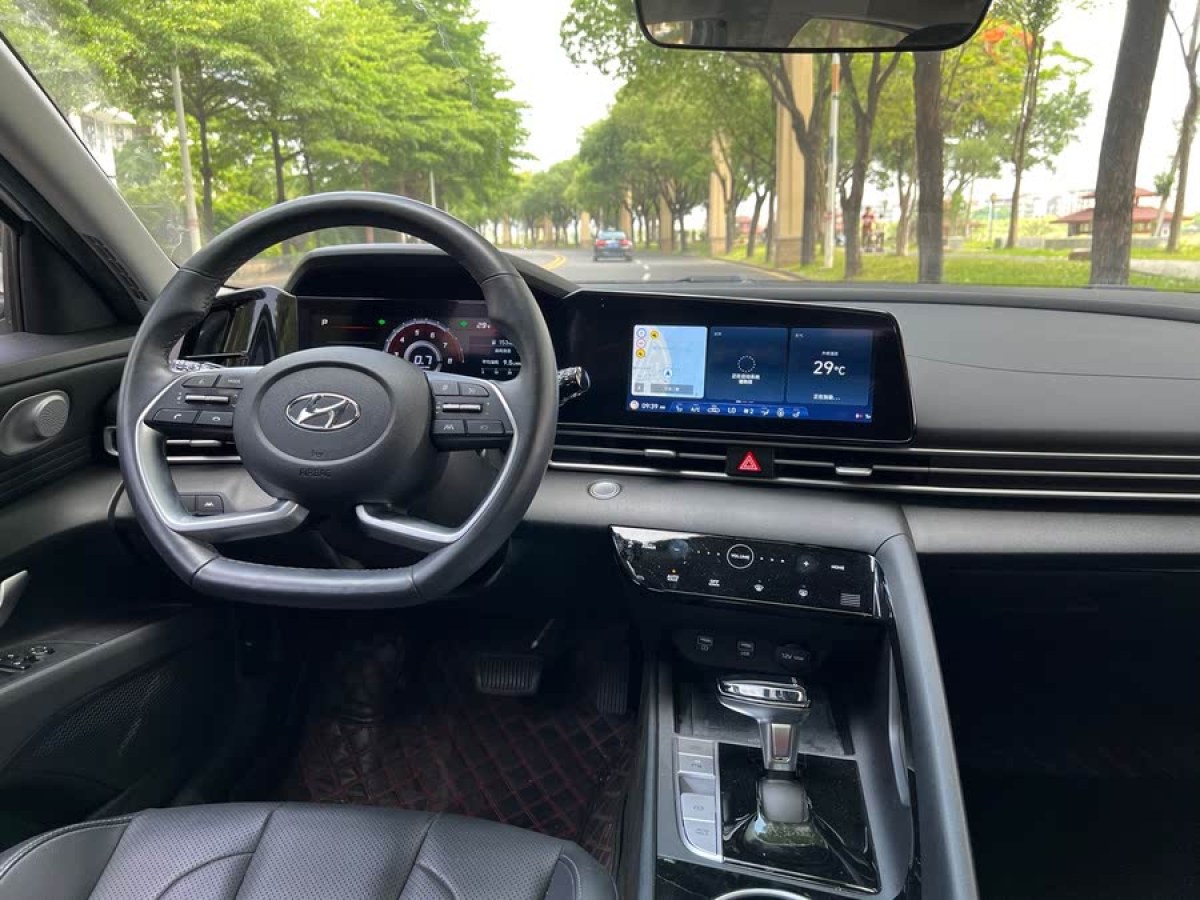 現(xiàn)代 伊蘭特  2021款 1.5L LUX尊貴版圖片