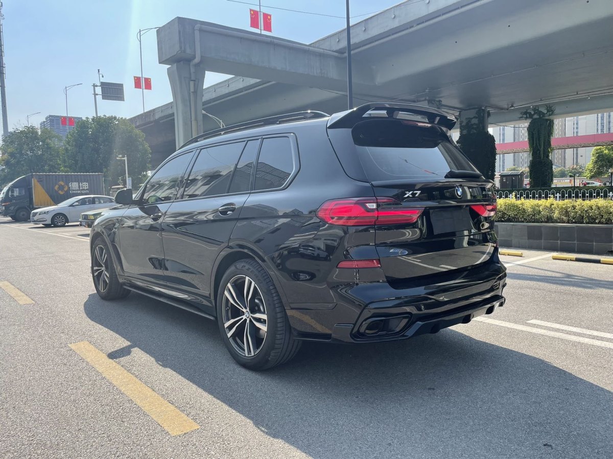 宝马 宝马X7  2021款 改款 xDrive40i 尊享型M运动套装图片