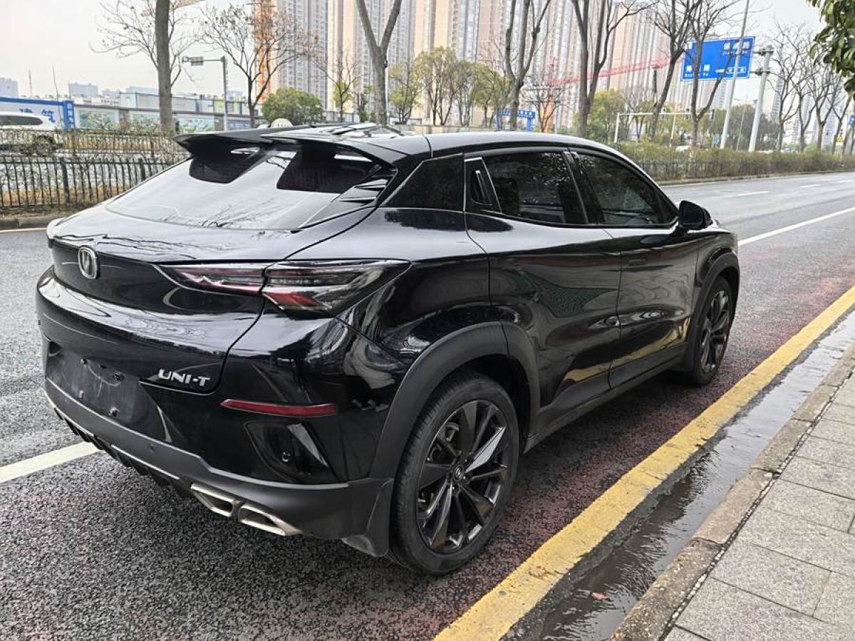 長(zhǎng)安 UNI-T  2020款 1.5T 尊貴型圖片