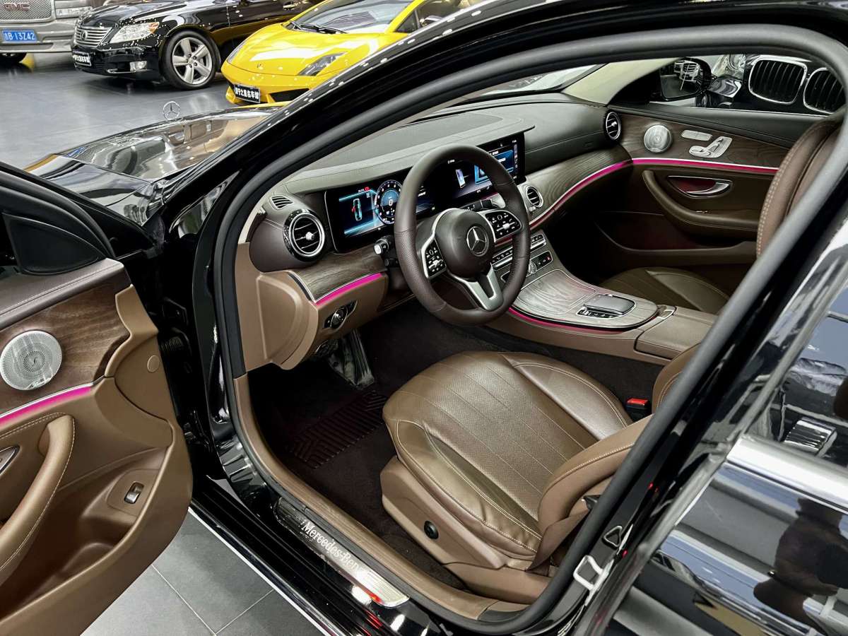 2019年8月奔驰 奔驰E级  2019款 改款 E 300 L 豪华型