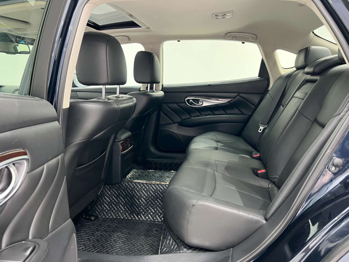 英菲尼迪 Q70  2019款 Q70L 2.0T 精英版 PLUS圖片