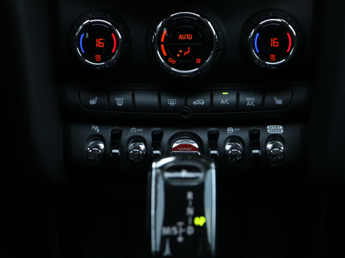 MINI MINI  2022款 1.5T COOPER 藝術(shù)家 五門版圖片
