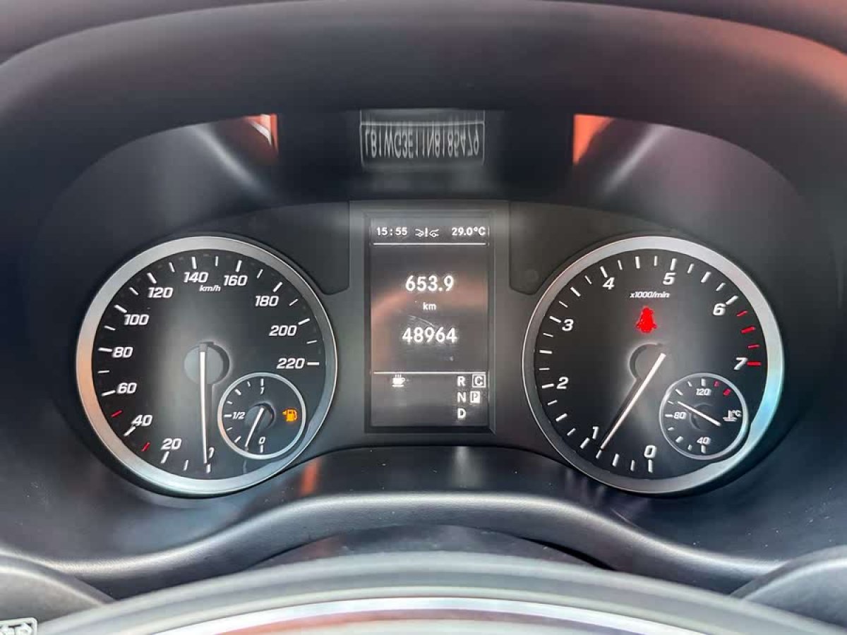 奔馳 威霆  2023款 2.0T 商務(wù)版 7座圖片