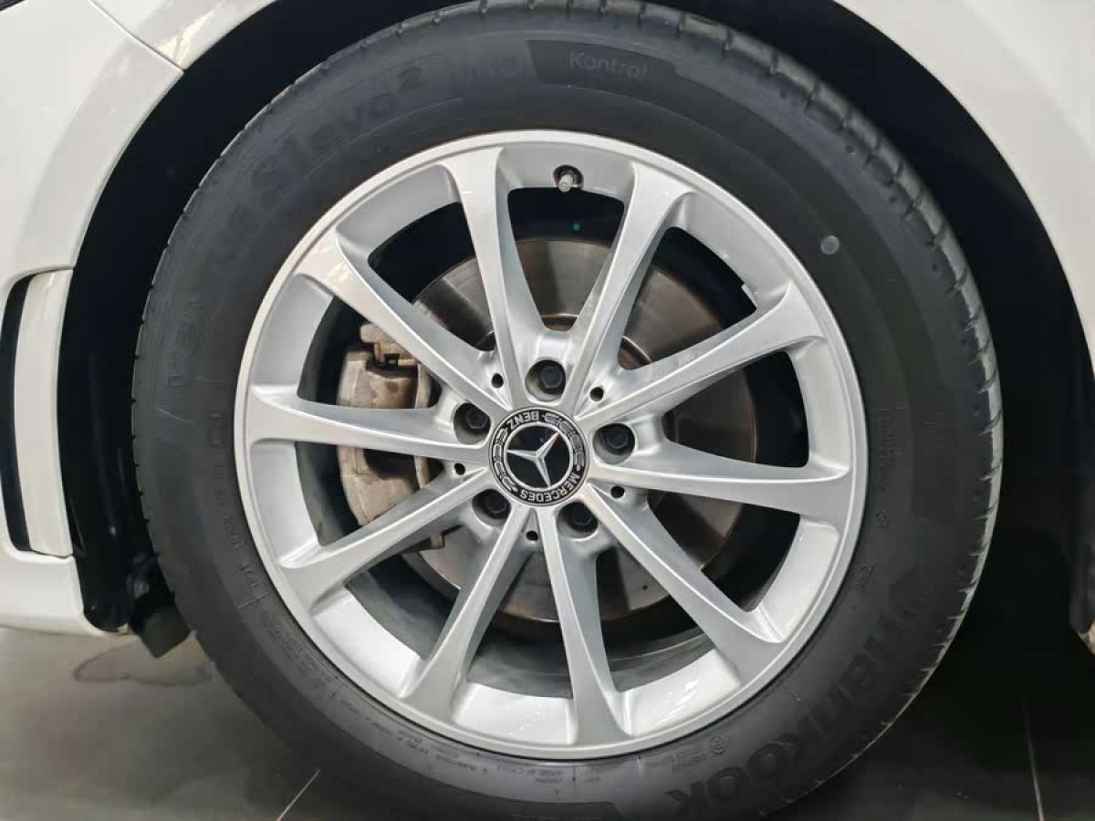 奔馳 奔馳A級(jí)  2022款 改款 A 200 L 運(yùn)動(dòng)轎車動(dòng)感型圖片