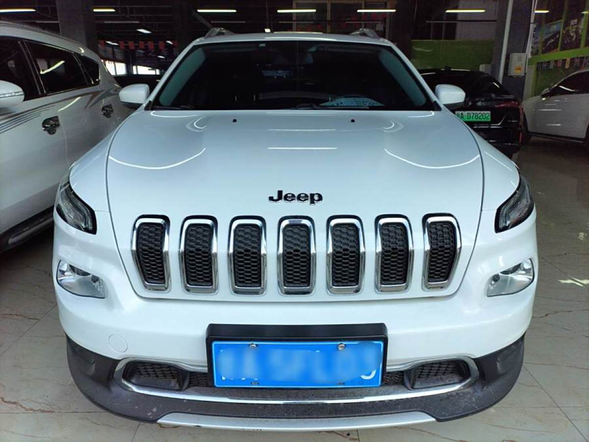 Jeep 自由光  2017款 2.0L 優(yōu)越版圖片