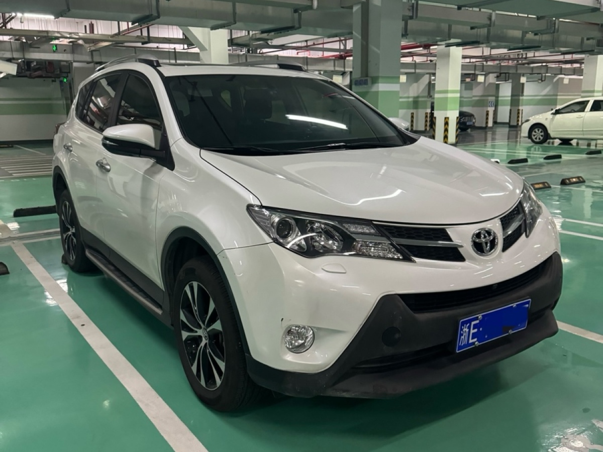 2015年4月豐田 RAV4榮放  2015款 2.5L 自動(dòng)四驅(qū)精英版