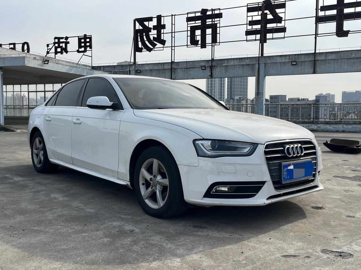 奧迪 奧迪A4L  2015款 35 TFSI 自動標(biāo)準(zhǔn)型圖片