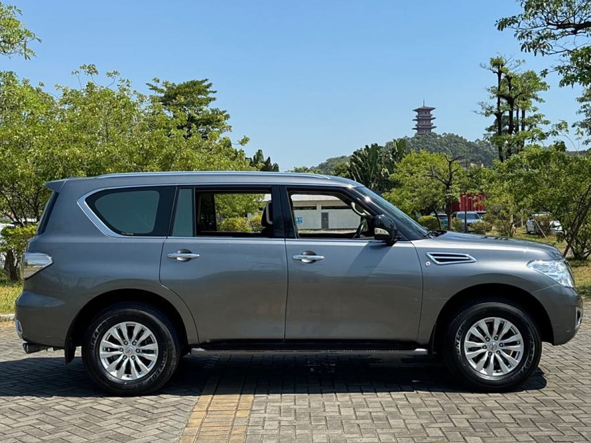 日產(chǎn) 途樂  2018款 4.0L 鉑金型圖片