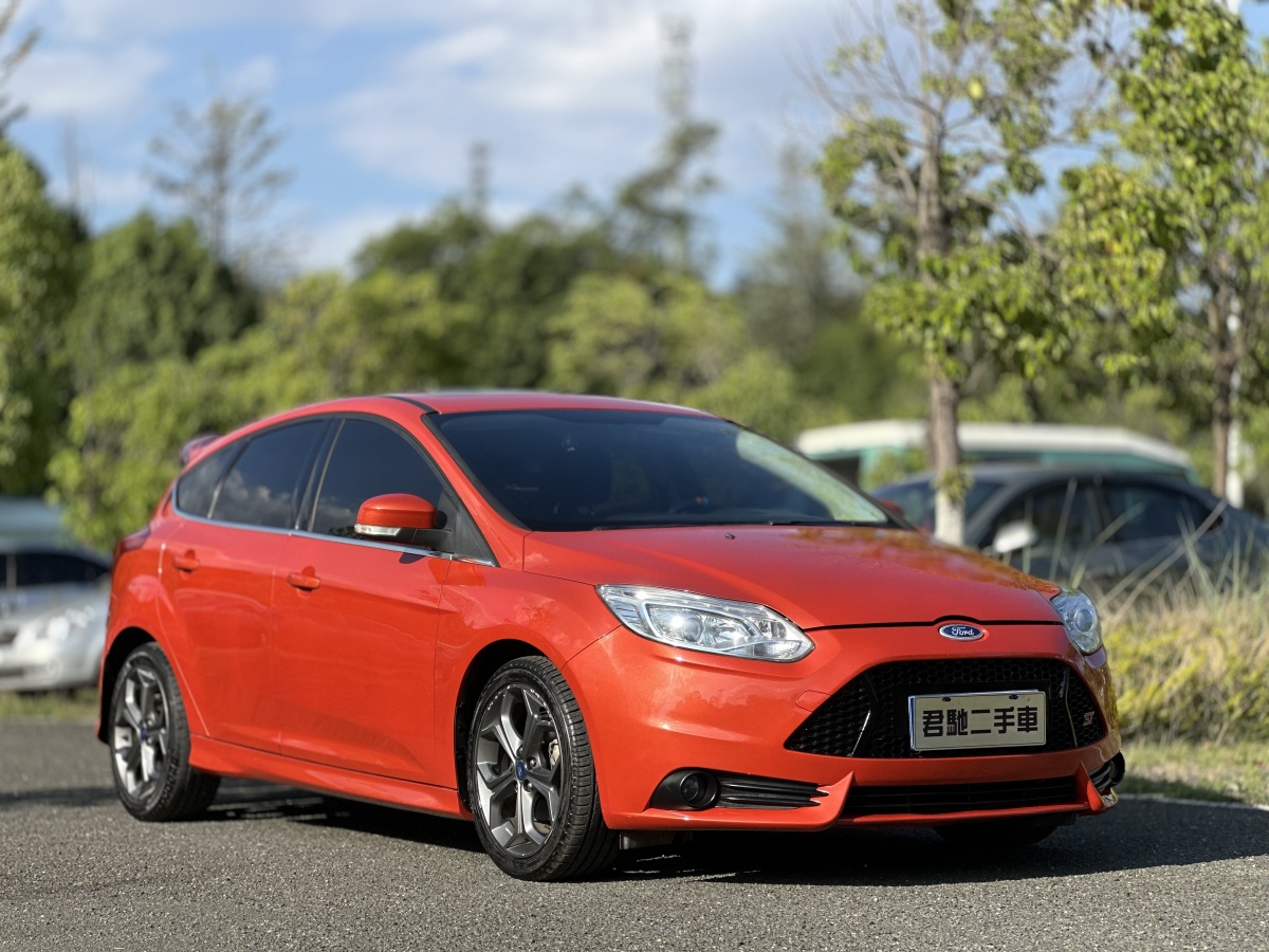 福特 福克斯  2012款 兩廂 2.0L 自動豪華運動型圖片