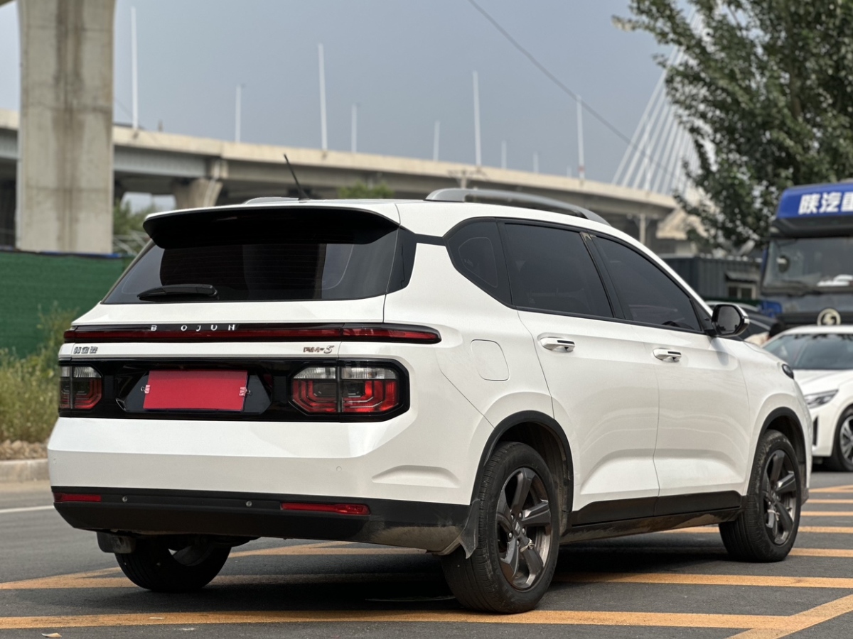 寶駿 RM-5  2019款 1.5T CVT 24小時(shí)在線(xiàn)精英型 6座圖片