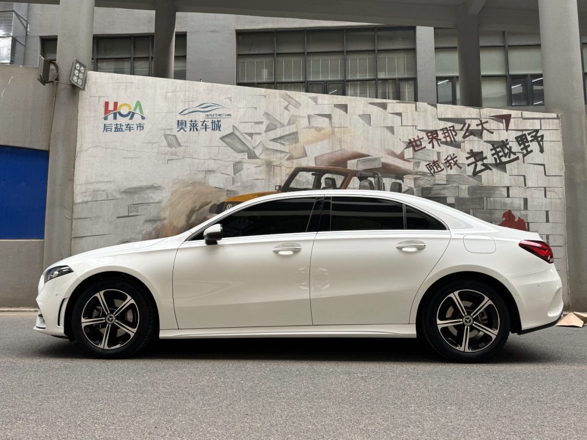 奔馳 奔馳A級(jí)  2022款 A 200 L 運(yùn)動(dòng)轎車(chē)時(shí)尚型圖片