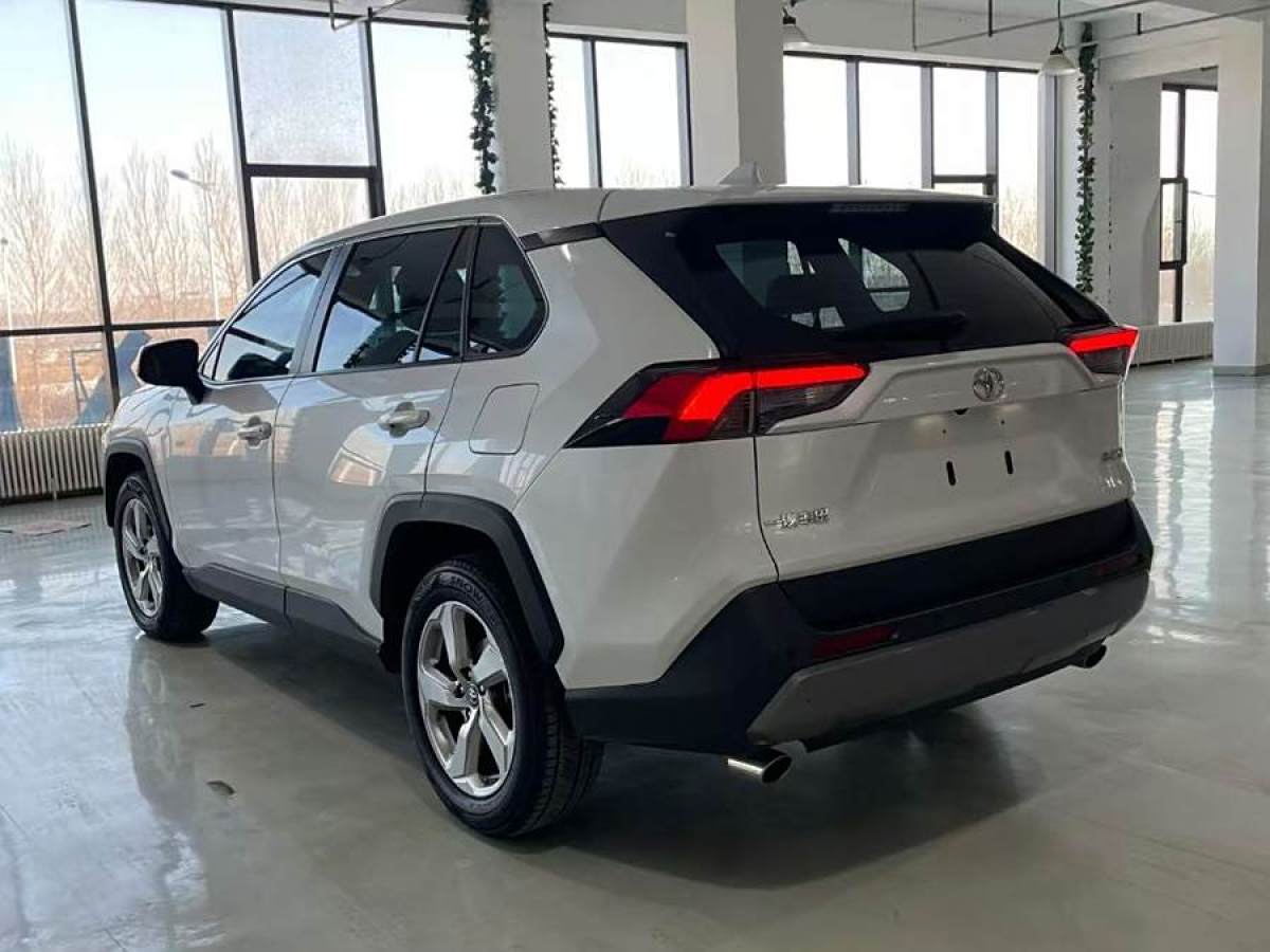 豐田 RAV4榮放  2022款 2.0L CVT兩驅(qū)風(fēng)尚版圖片