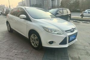 ?？怂?福特 兩廂經(jīng)典 1.8L 手動(dòng)酷白典藏版