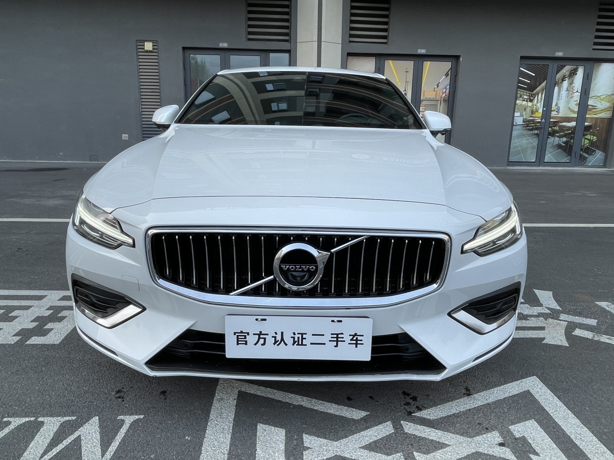 沃爾沃 S60L  2022款 B4 智逸豪華版圖片