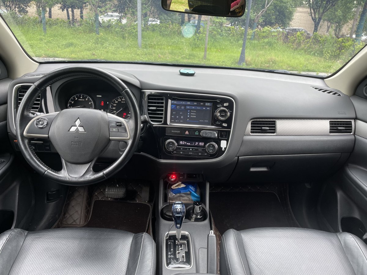 三菱 欧蓝德  2014款 2.4L 四驱豪华超值版 5座图片