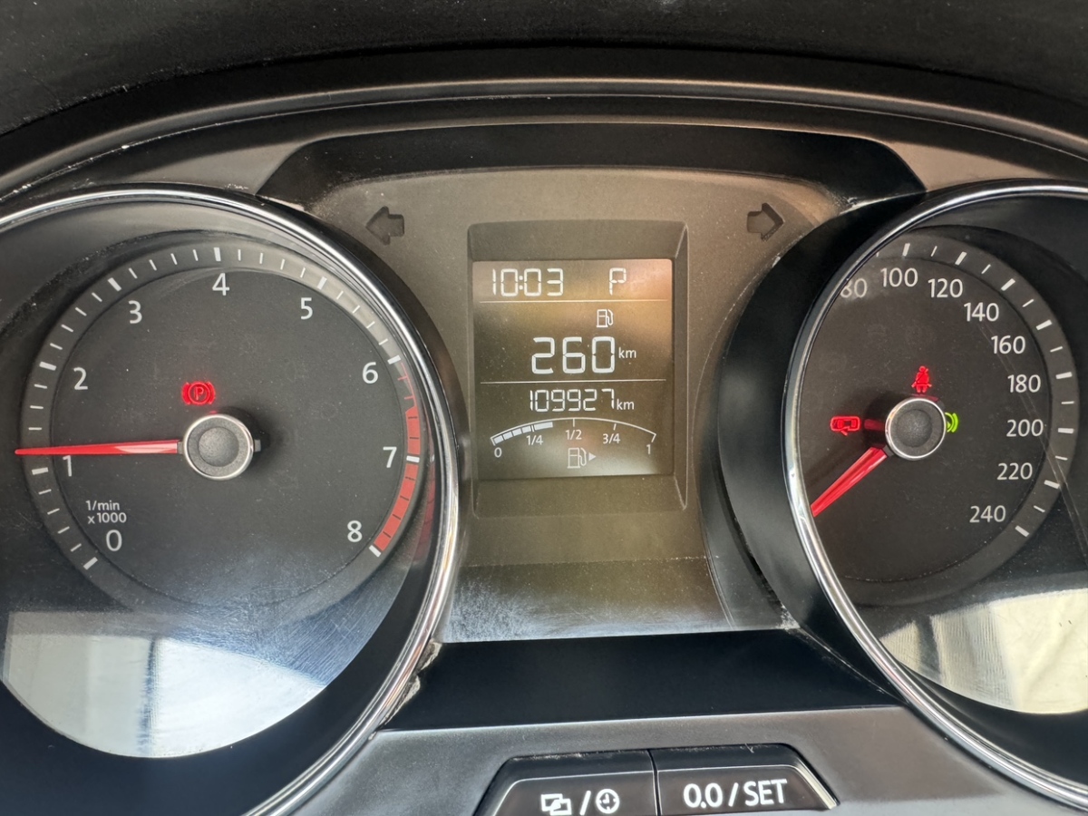 上汽大通 V80  2019款 2.5T經(jīng)典款AMT傲運通長軸中頂10座圖片