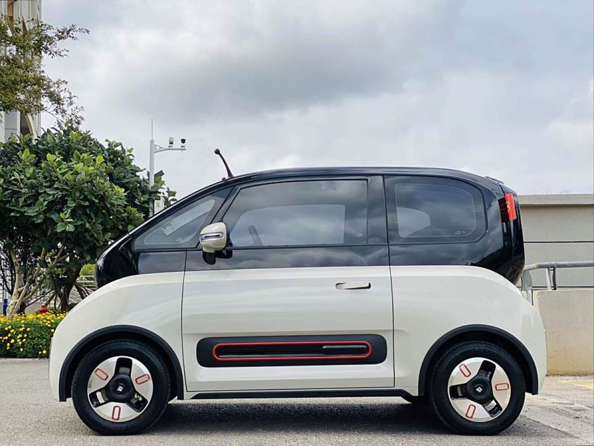 2022年7月寶駿 寶駿KiWi EV  2022款 藝術(shù)家輕享版 三元鋰