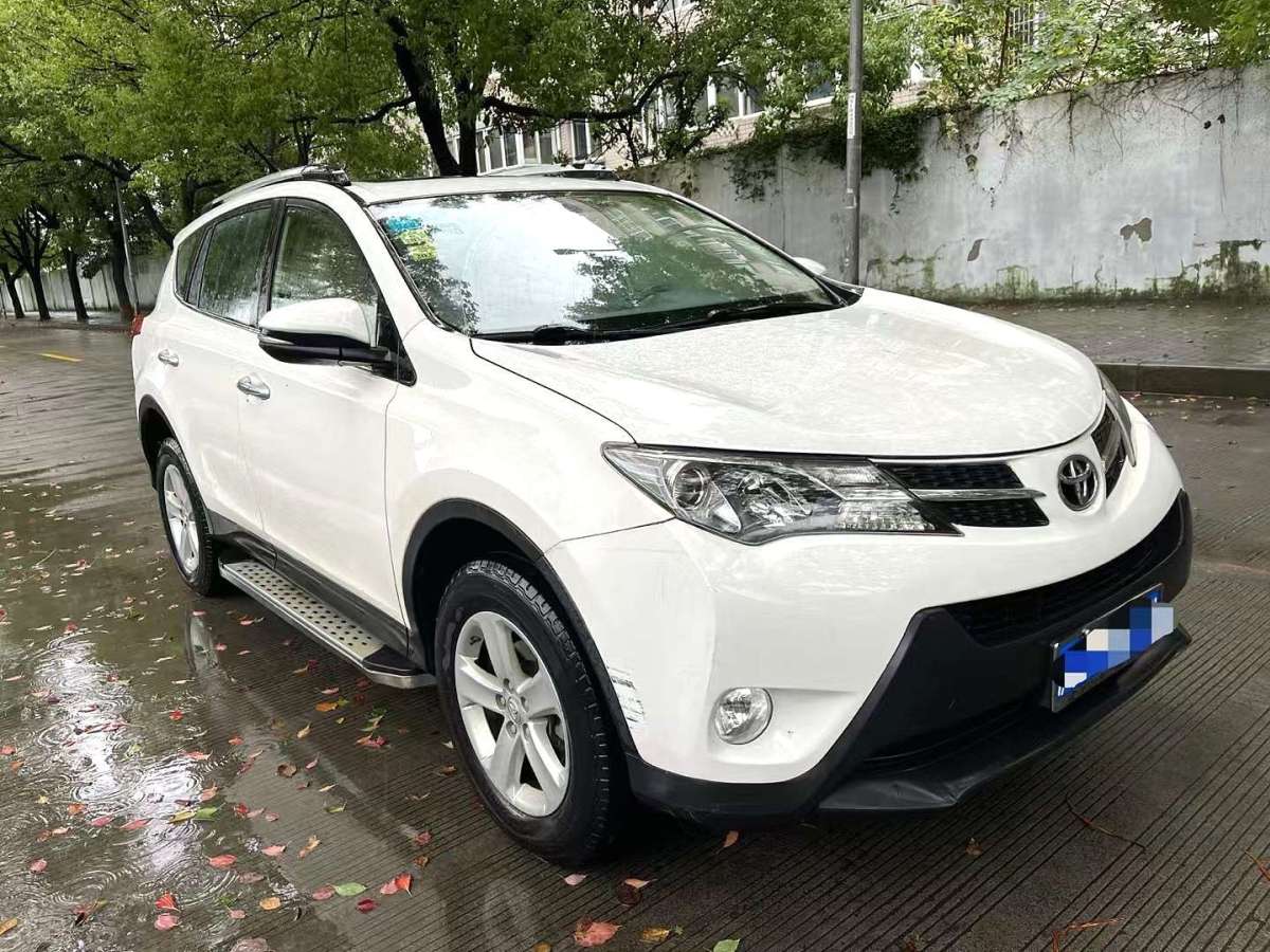 豐田 RAV4榮放  2015款 2.0L CVT四驅(qū)新銳版圖片