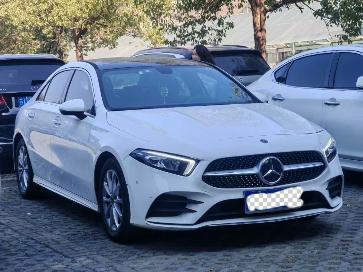 奔馳 奔馳GLE  2020款  GLE 350 4MATIC 時(shí)尚型圖片