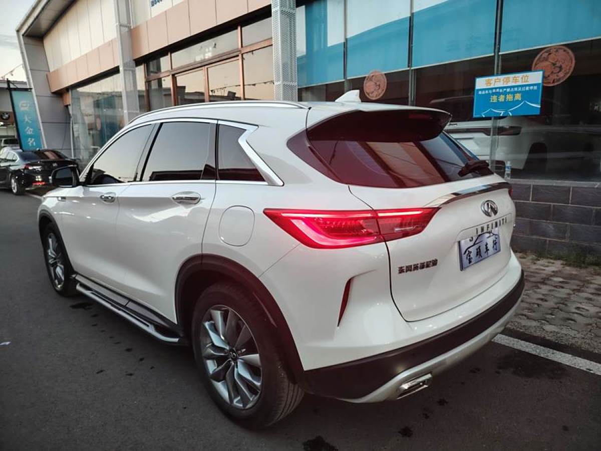 英菲尼迪 QX50  2022款 2.0T 兩驅(qū)時尚版圖片