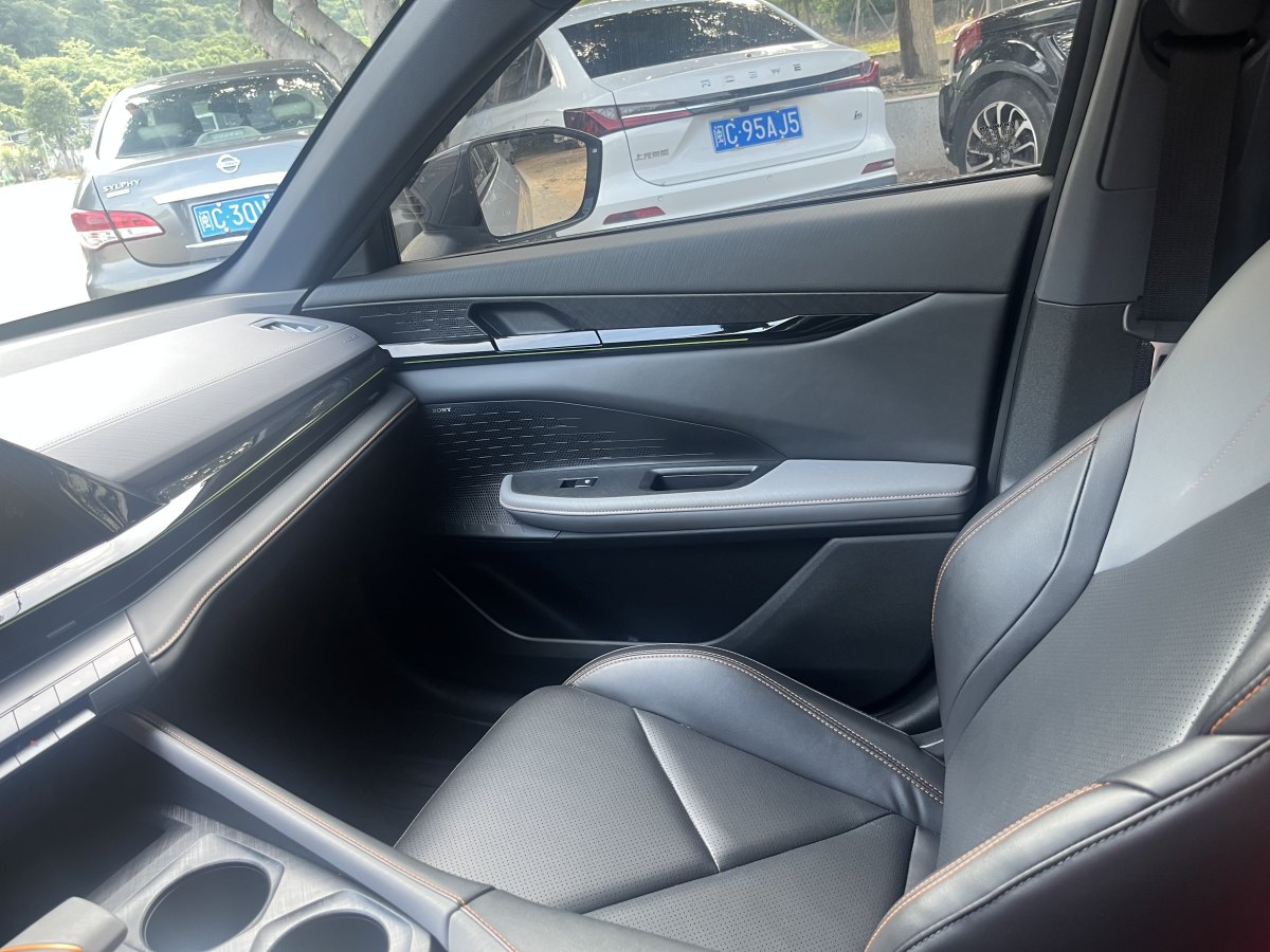長安 長安UNI-V  2022款 1.5T 尊貴型圖片