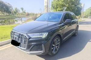 奥迪Q7 奥迪 55 TFSI quattro S line运动型