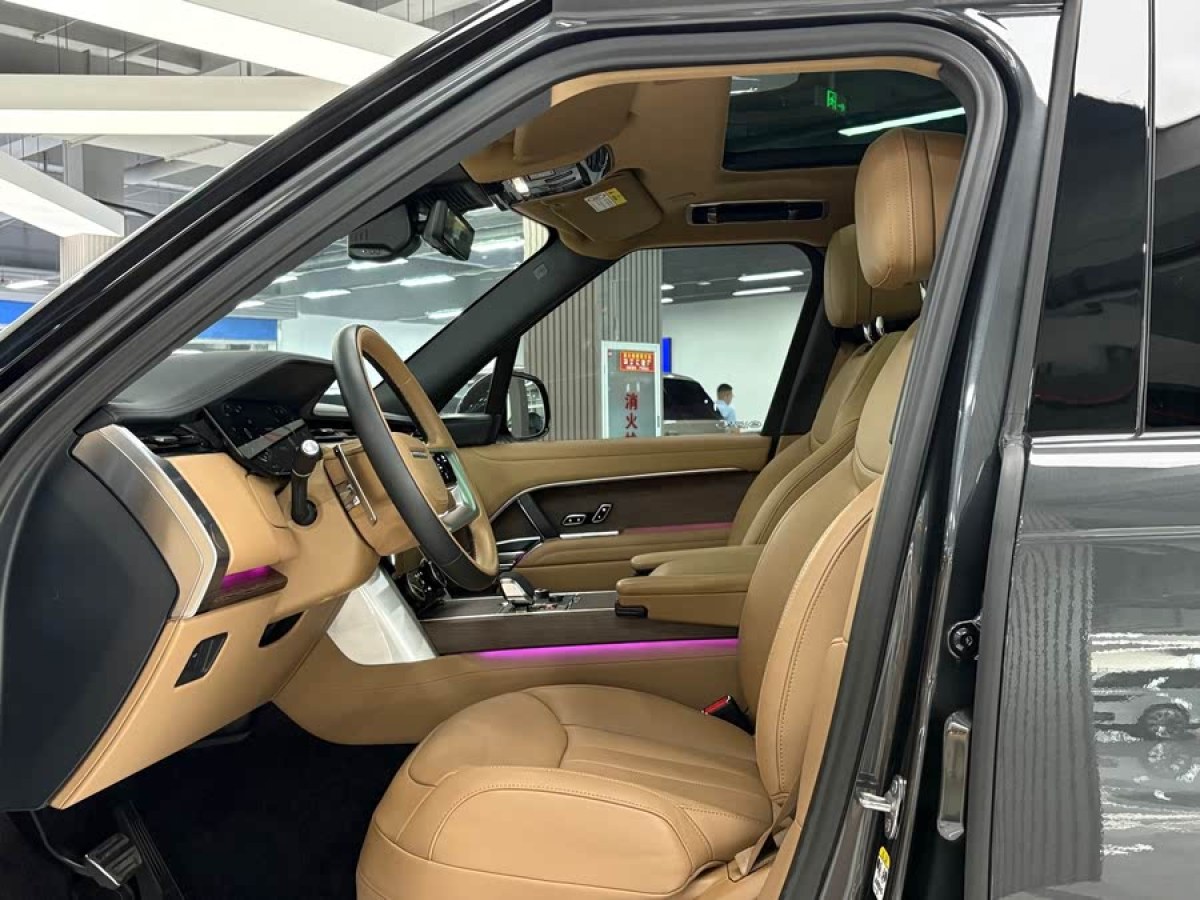路虎 攬勝  2023款 3.0 L6 400PS 創(chuàng)世加長版圖片