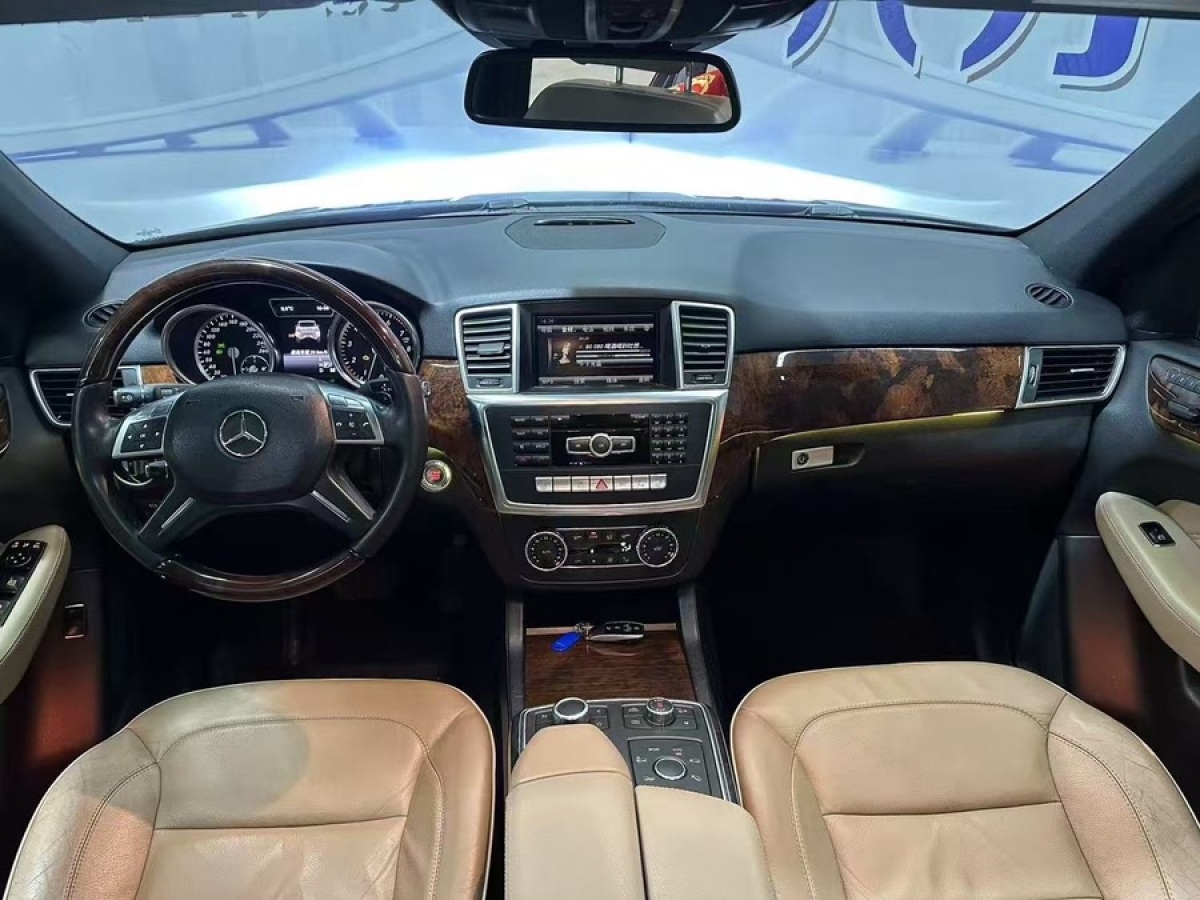 奔馳 奔馳M級(jí)  2014款 ML 400 4MATIC豪華型圖片