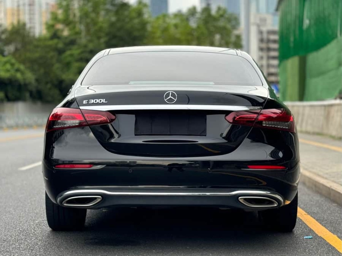 奔馳 奔馳E級  2021款 改款 E 300 L 尊貴型圖片