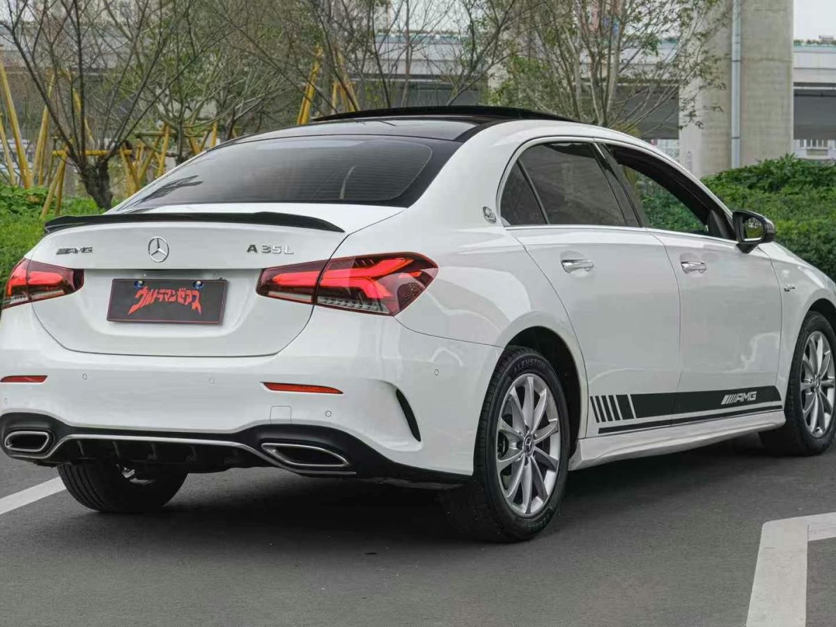 奔馳 奔馳A級  2019款  A 220 L 4MATIC 運(yùn)動(dòng)轎車圖片