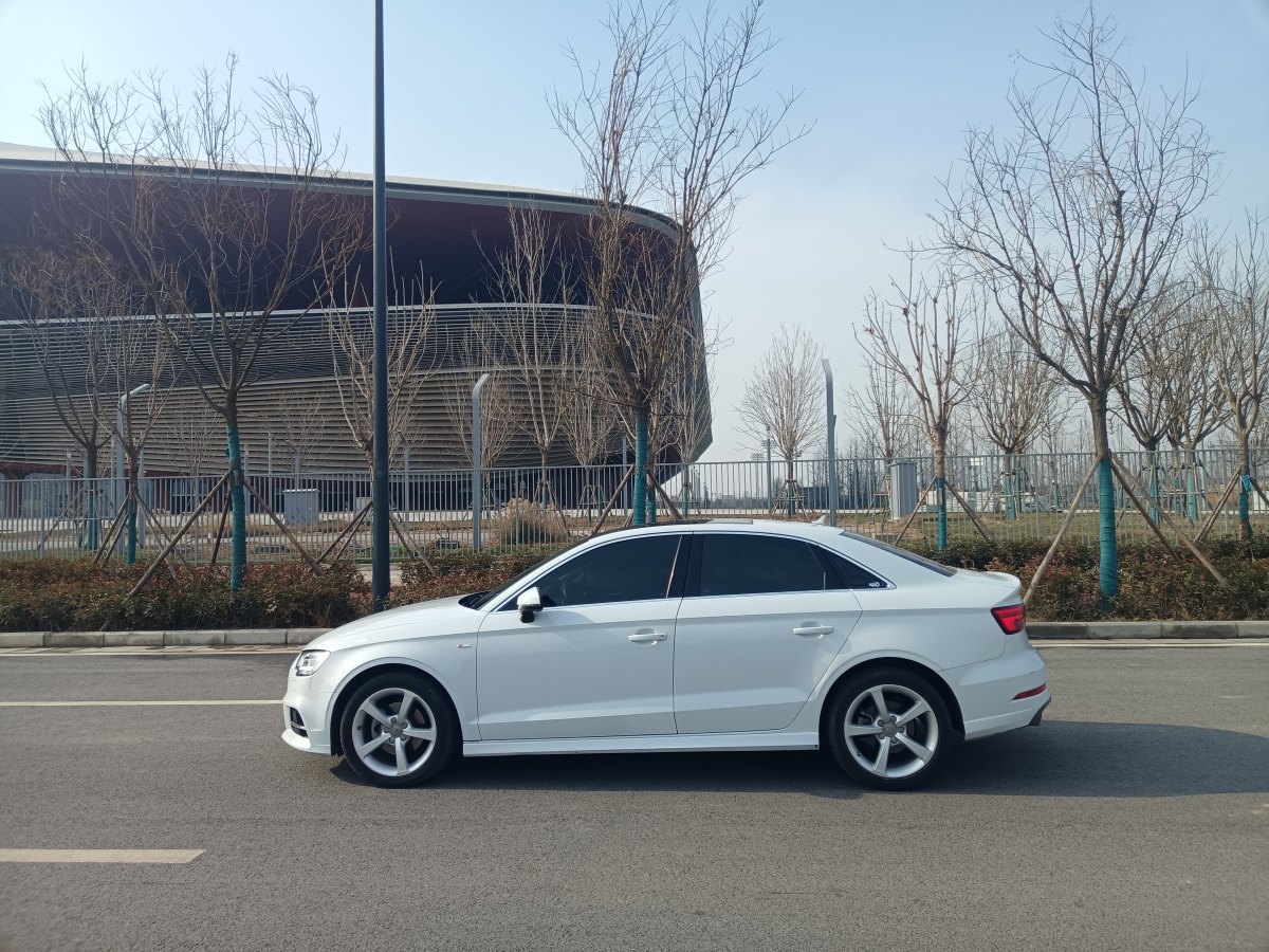 奧迪 奧迪A3  2018款 30周年年型 Sportback 35 TFSI 時尚型圖片