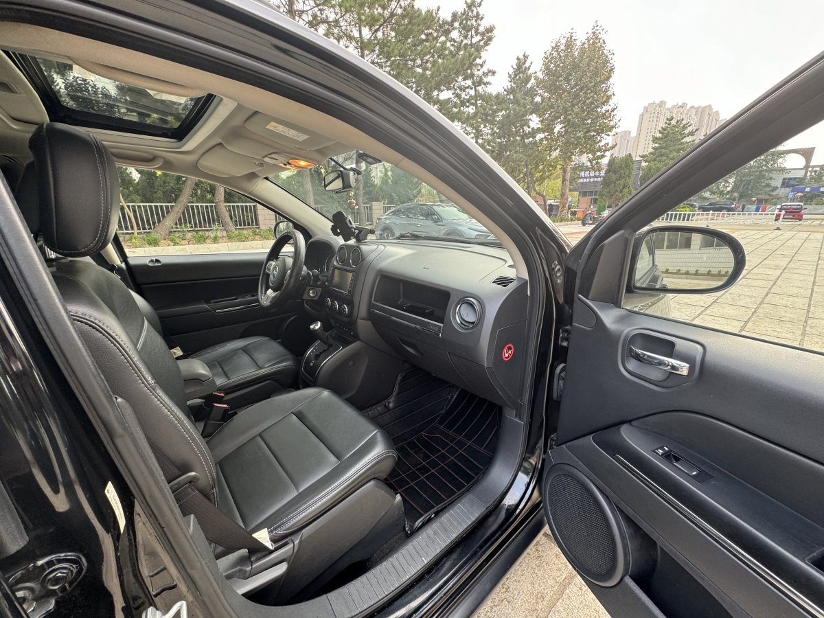 Jeep 指南者  2012款 2.4L 四驅(qū)豪華導航版圖片