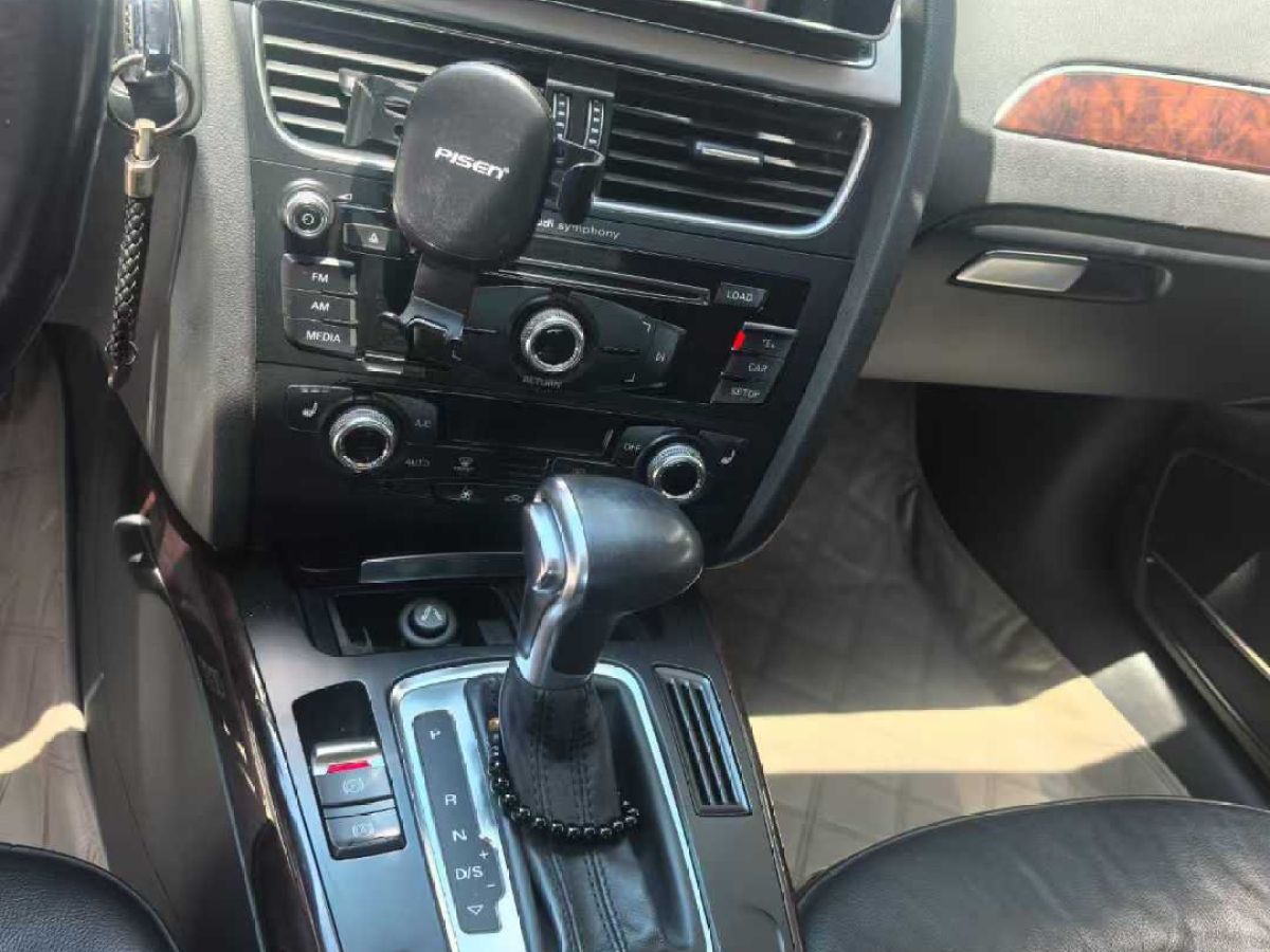 奧迪 奧迪A4L  2015款 A4L 1.8TFSI 30TFSI 舒適型圖片