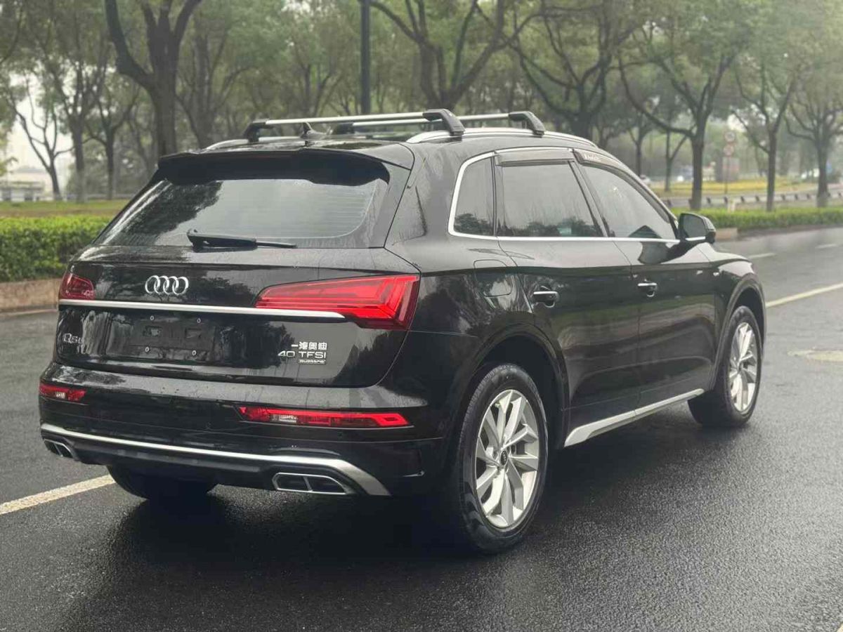 奧迪 奧迪Q5 e-tron  2022款 40 e-tron 星耀型 機(jī)甲套裝圖片