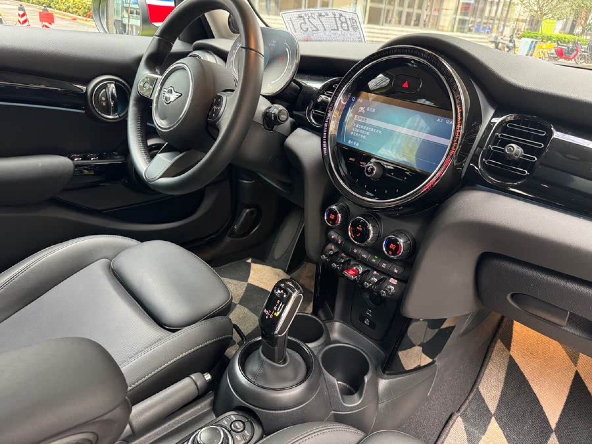 MINI MINI  2023款 1.5T COOPER 藝術(shù)家 五門版圖片
