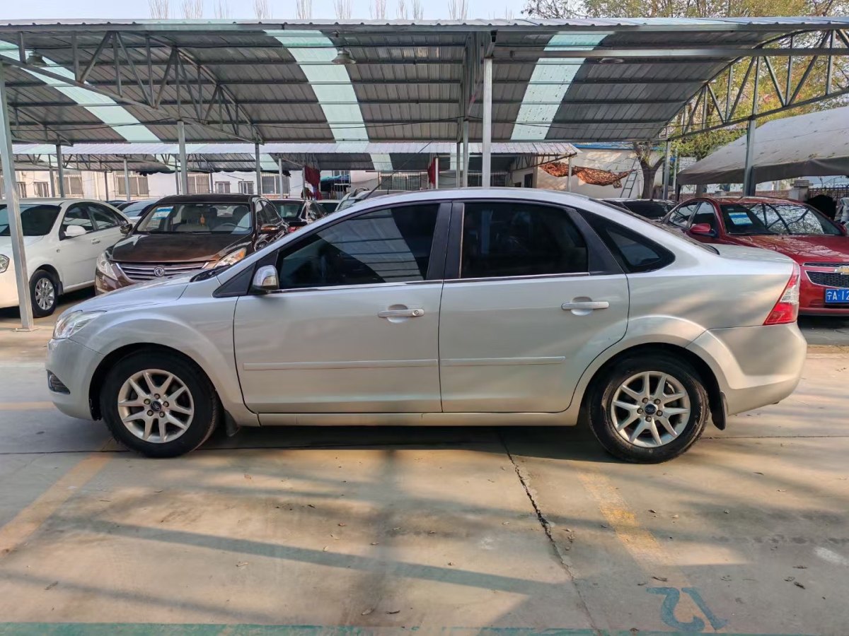 福特 ?？怂? 2011款 三廂 1.8L 手動(dòng)舒適型圖片