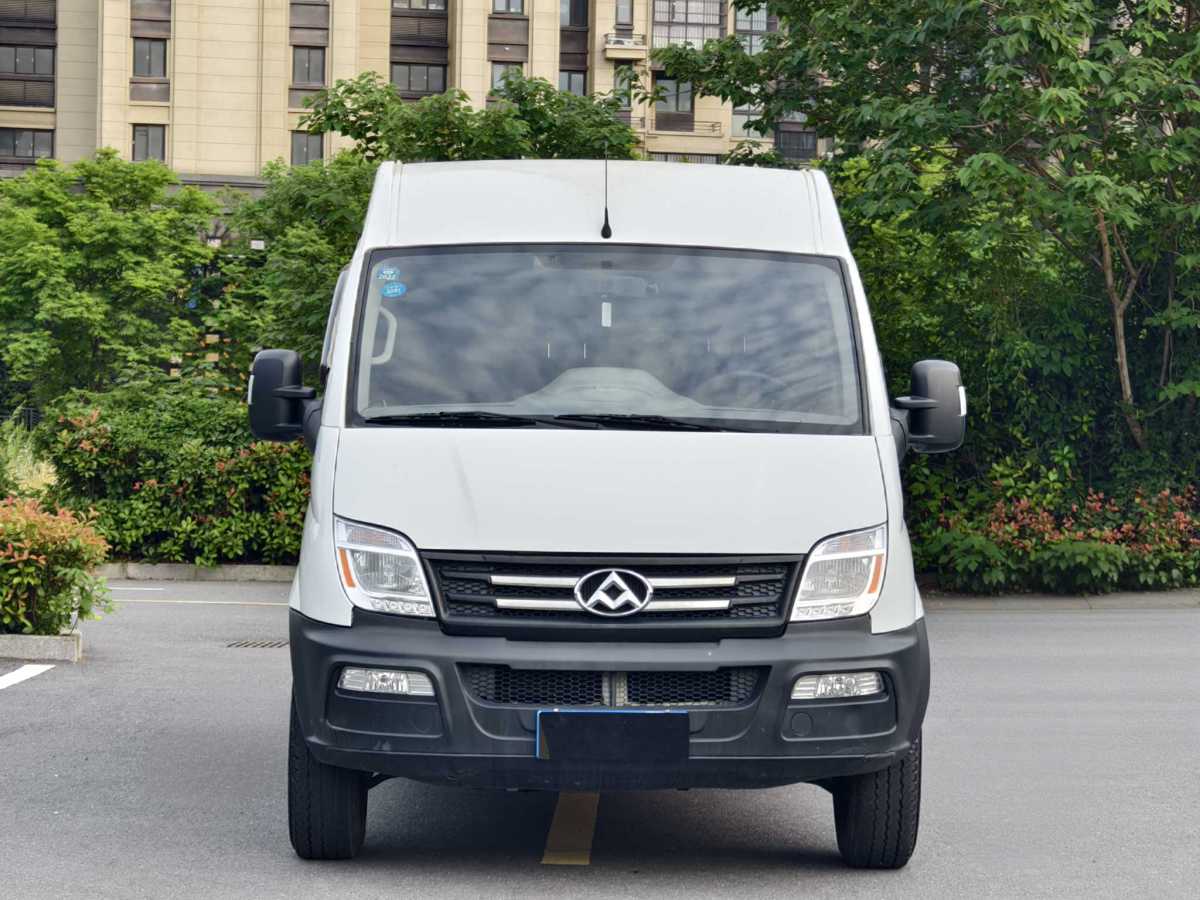 上汽大通 V80  2019款 2.5T經(jīng)典款6擋手動傲運通改款短軸中頂5/6座圖片