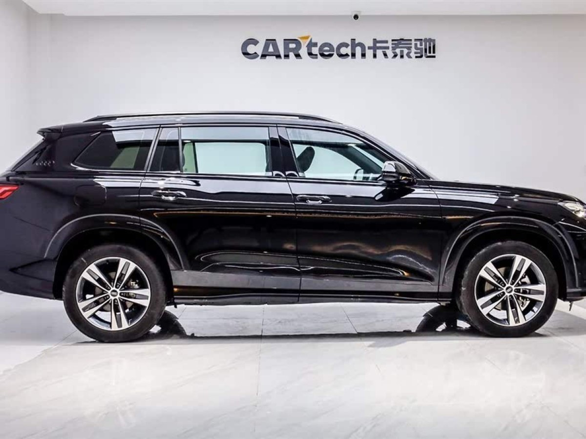 奧迪 奧迪Q6  2024款 45 TFSI quattro 齊云型 飛騎套裝 7座圖片
