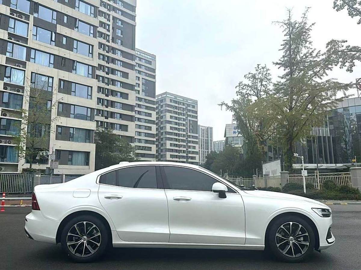 沃爾沃 S60L  2022款 B4 智逸豪華版圖片