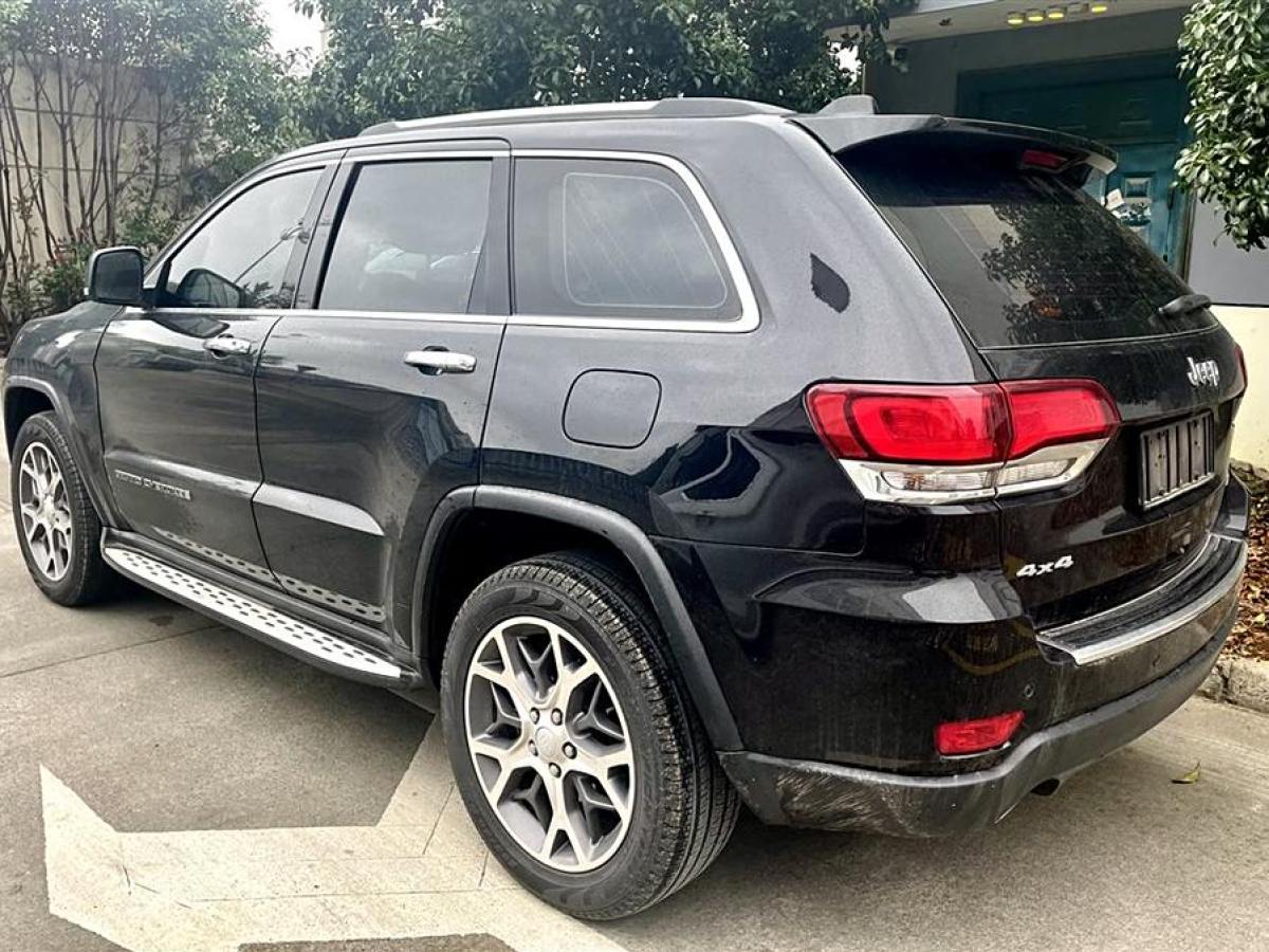 Jeep 大切諾基  2020款 3.0L 精英導(dǎo)航版圖片