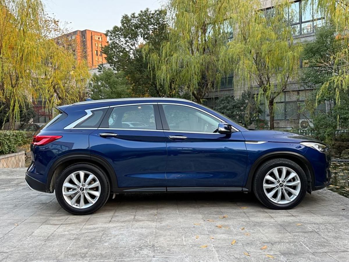 英菲尼迪 QX50  2018款 2.0T 兩驅(qū)時(shí)尚版圖片