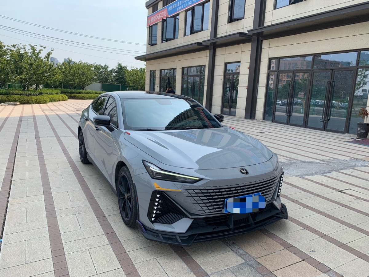 长安 长安UNI-V  2022款 1.5T 尊贵型图片