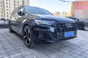 奥迪Q7 奥迪 55 TFSI quattro S line运动型