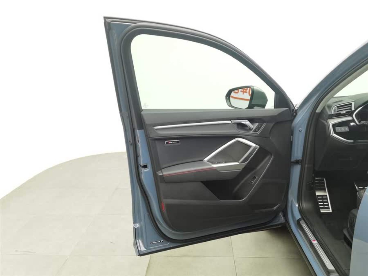 奧迪 奧迪Q3  2023款 40 TFSI RS套件燃速型圖片