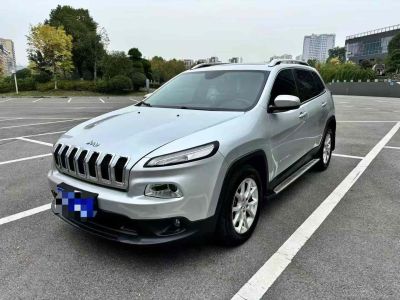 2016年1月 Jeep 自由光 2.0L 優(yōu)越版圖片