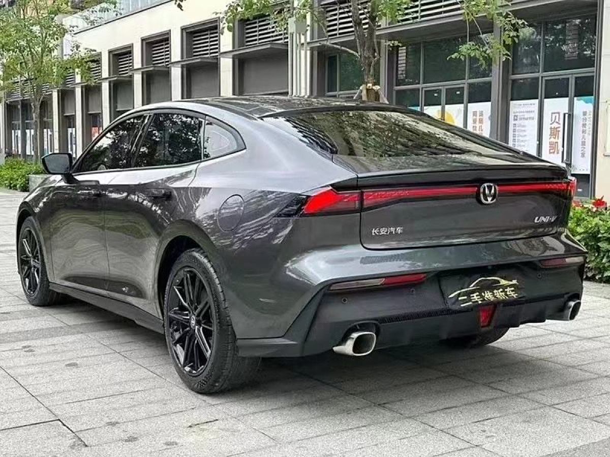 長(zhǎng)安 長(zhǎng)安UNI-V  2022款 1.5T 尊貴型圖片