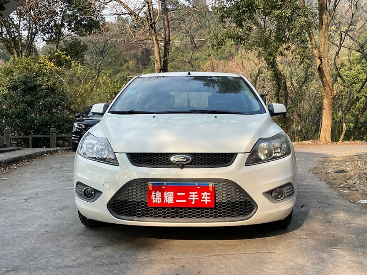 福特 ?？怂? 2013款 兩廂經(jīng)典 1.8L 手動基本型圖片