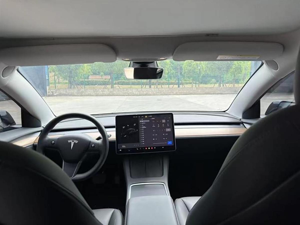 特斯拉 Model 3  2021款 改款 標(biāo)準(zhǔn)續(xù)航后驅(qū)升級版圖片