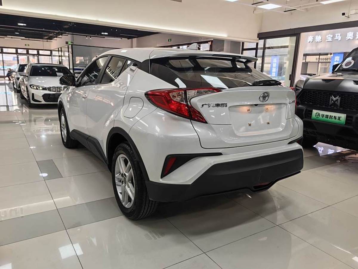 豐田 C-HR  2023款 2.0L 領(lǐng)先版圖片