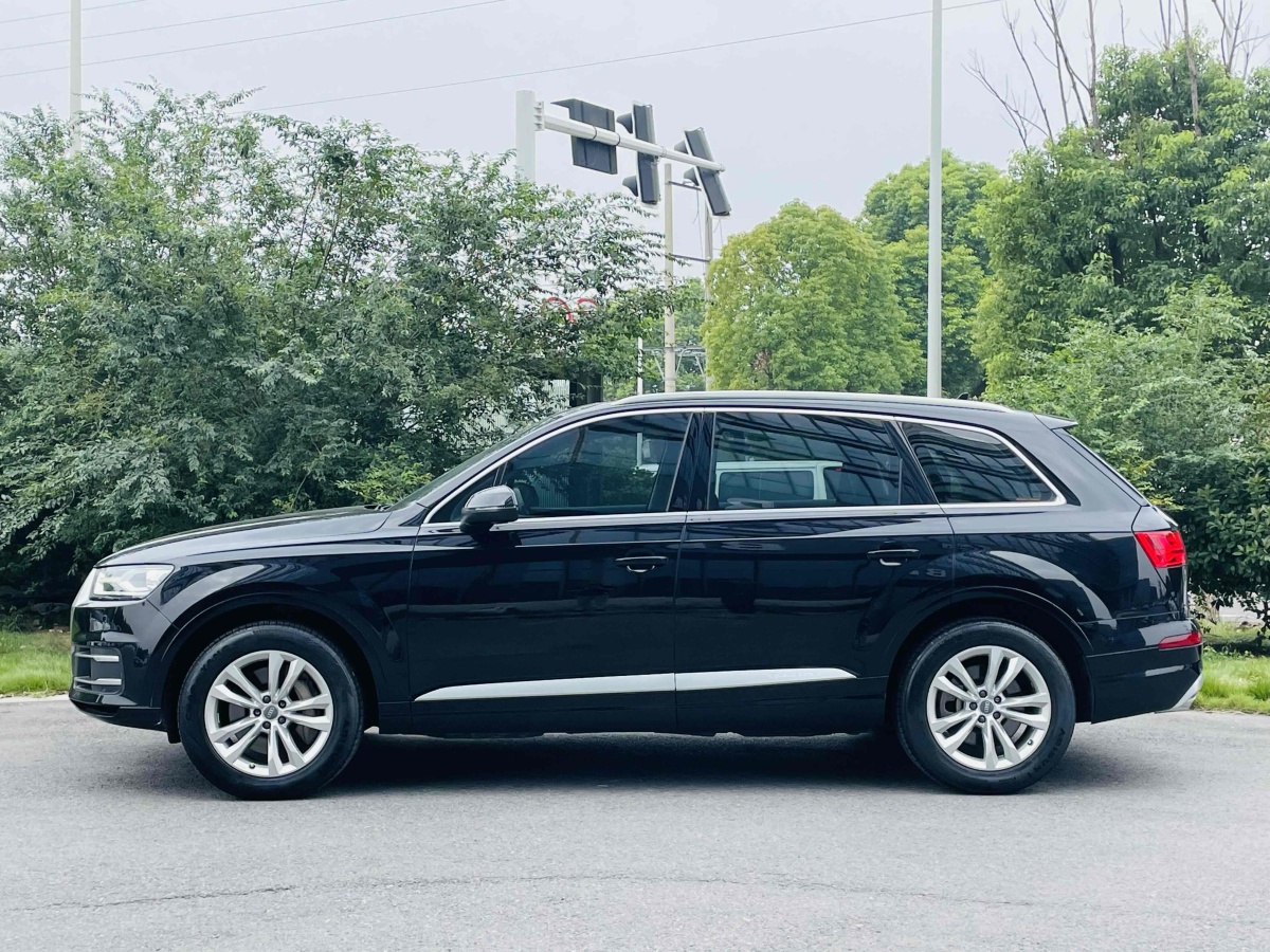 2017年8月奧迪 奧迪Q7  2016款 45 TFSI 技術(shù)型